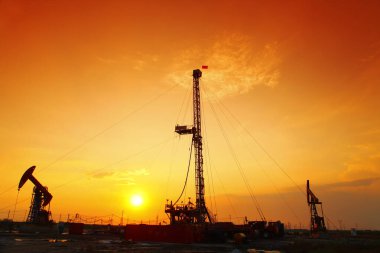 Petrol pompası, petrol endüstrisi ekipmanları