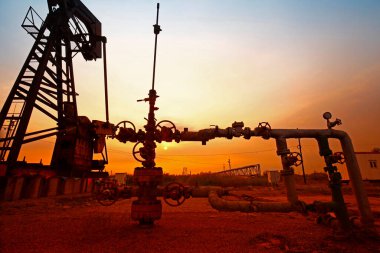 Tüp ve valf, petrol endüstrisi ekipmanları.