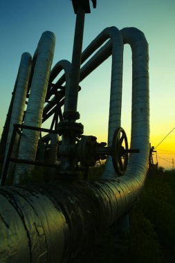 Petrol ve gaz işleme tesisi ve boru hattı vanaları. Petrol ve doğalgaz endüstrisinde petrol boru hattı vanaları..