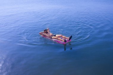 bir su şişme bir Dniester firth bir bronzluk