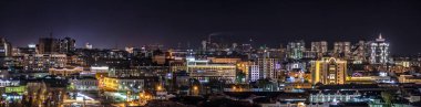 Fotoğraf Rusya'nın en güzel şehirlerinden biri Panoraması geceleri, Barnaul gösterir..