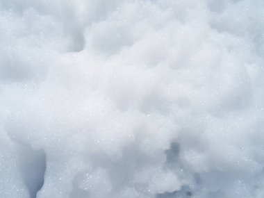 Kabarcıklar beyaz arka plan köpük. Deterjan                              