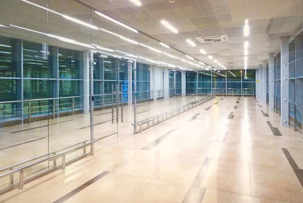 Banc Sièges Vides Dans Hall Aéroport Près Porte Départ Aéroport — Photo