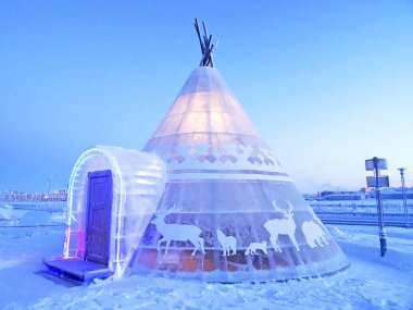 Kar Igloo aydınlık kış içinden                                