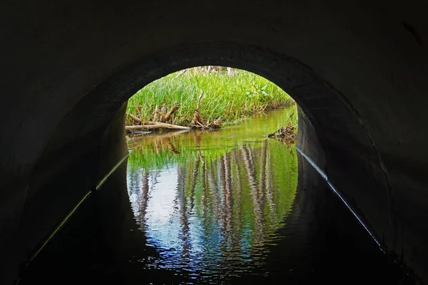 Canal Drainage Eau Lumière Bout Tunnel Rond — Photo