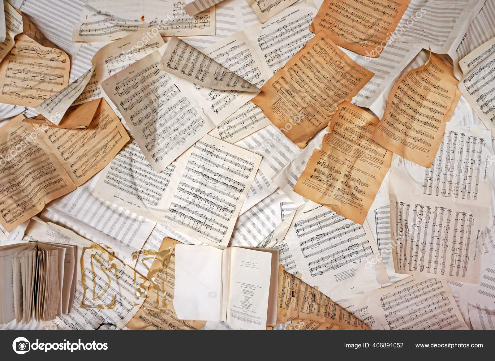 Notas Música Fundo Folhas Velhas Partituras Parede — Foto © slay19  #406891052, image size:1600x1167