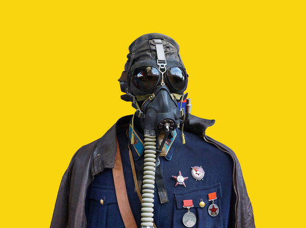 манекен в военной синей одежде, маске, очках и шлеме                               