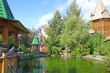 MOSCOW, RUSSIA - 15 AĞUSTOS 2020: İzmailovo Kremlin 'de bulunan gölet                               