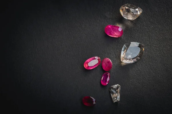 Colección Rubí Rojo Topacio Piedras Preciosas Para Joyas Sobre Papel —  Fotos de Stock