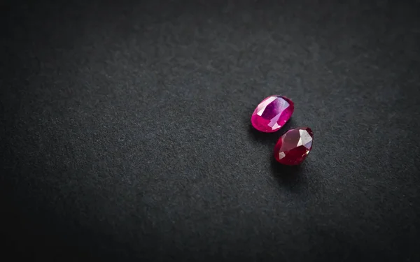 Rubi Vermelho Pedras Preciosas Para Jóias Papel Preto — Fotografia de Stock