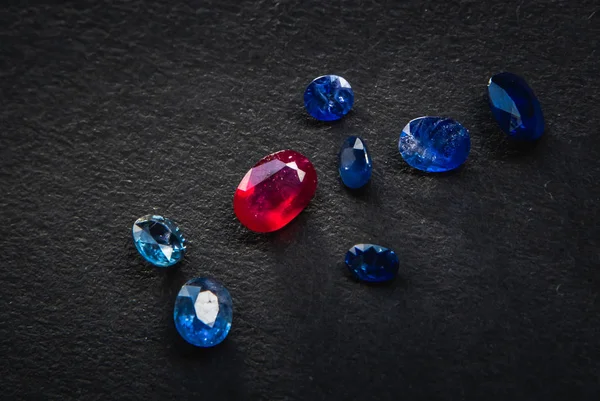 Colección Rubí Rojo Zafiro Azul Piedras Preciosas Para Joyas Sobre —  Fotos de Stock