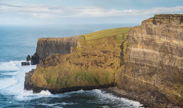 Moher, szikla, mérföldkő, óceán, tengerpart, festői, természet, Írország, ír, táj, Atlanti-óceán, víz, utazás, tengerpart, gyönyörű, szikla, ég, kék, kültéri, Kilátás, Seascape, táj, jelenet, vad, híres, — Stock Fotó