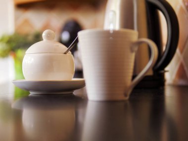 Odak yuvarlak beyaz şeker kase. Kahvaltı teması, Seçici odak,