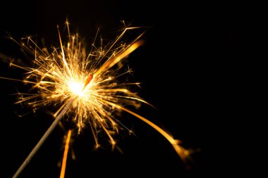 Siyah arkaplanda havai fişekler