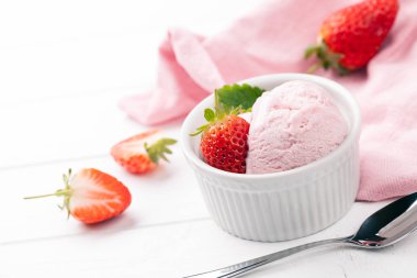 çilek ile taze çilek