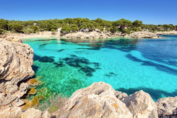 Turkuaz Deniz Suyu Mallorca Adanın Kayalık Kıyı Şeridi Görünümü — Stok fotoğraf