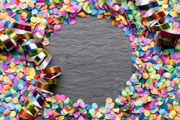 Confete Colorido Fundo Escuro — Fotografia de Stock