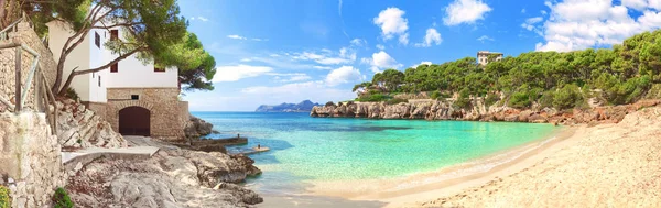 Uitzicht Turquoise Zeewater Rotsachtige Kustlijn Van Mallorca Eiland — Stockfoto