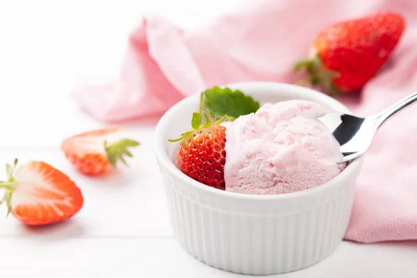 Fragola Con Gelato — Foto Stock