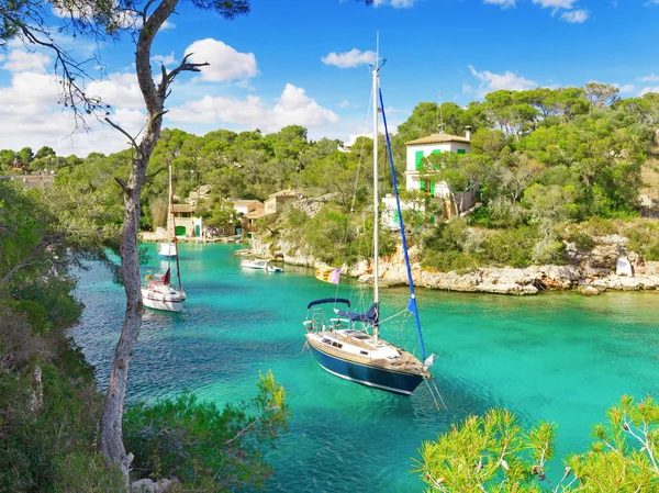 Mallorca Sziget Partjának Közelében Úszó Hajók Megtekintéséhez — Stock Fotó