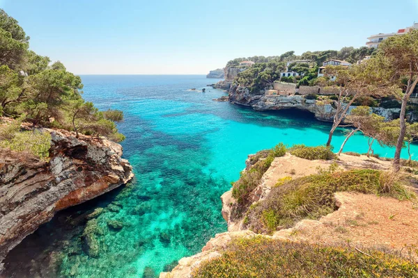 Uitzicht Turquoise Zeewater Rotsachtige Kustlijn Van Mallorca Eiland — Stockfoto