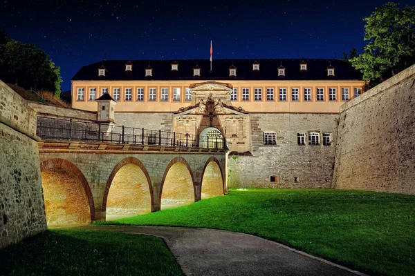 Stadtbild Mit Beleuchteten Gebäuden Abend Deutschland Stockbild