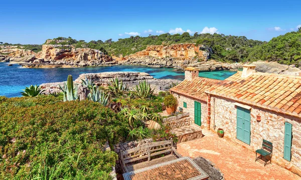 Милі Маленькі Будинки Багата Рослинність Мальорці Іспанія — стокове фото
