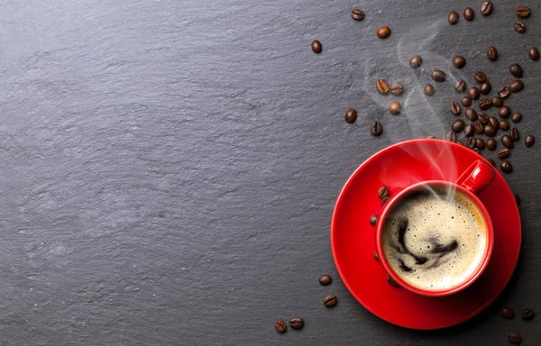 Felülnézet Piros Poharat Kávéval Szürke Háttérrel — Stock Fotó