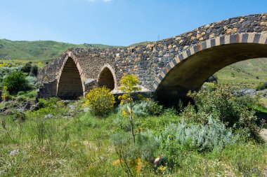 Ortaçağ Köprüsü Adrano, Sicilya, saracen ve Arapça kökenli