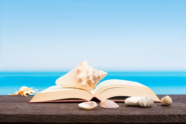 Tropical Sea Seen Boat Book Table Reading Relaxing Vacation — Stock Photo, Image