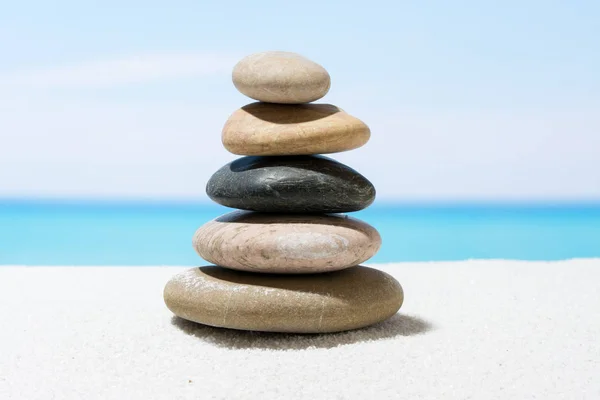 Relaxing Tropical Beach White Sand Stack Stones — Stock Photo, Image