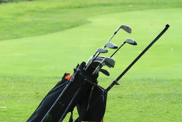 Grön Golfklubbor Väska Fairway — Stockfoto