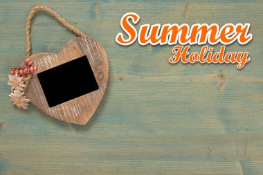 yaz tatil arka plan metin ile. Kalp, siyah resmi kopya alanı ile rustik ahşap duvar için çerçeve