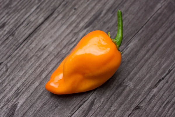 Vissa Vegetabiliska Orange Chilipeppar Habanero Trä Vintage Bakgrund — Stockfoto