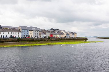 İrlanda'nın Landascapes. Galway kent ve Corrib Nehri