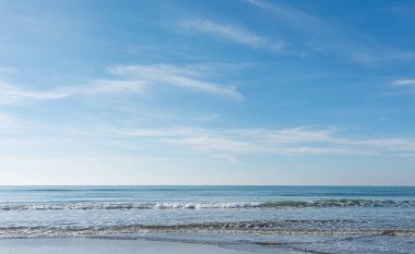 dalgalar, deniz ve plaja - arka plan yansıtan güneş