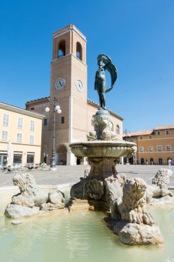 Fano, Pesaro, Marche, İtalya. Palazzo del Podesta ve Heykel della Fortuna