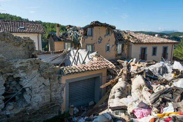 地震によって破壊された街 — ストック写真