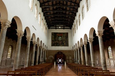 İtalya, Ravenna 'daki San Giovanni Evangelista Kilisesi.