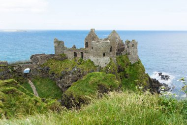 Manzara Kuzey İrlanda. Dunluce Kalesi