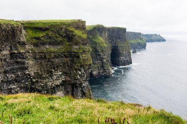 Manzara İrlanda. Moher kayalıklarla