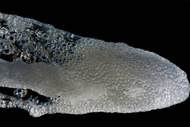 su, siyah arka plan üzerine sıçramasına soyut şekli. Rüya görme ve immagination.