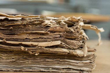 Restorasyon laboratuvar. Eski kitaplar yaprak closeup 