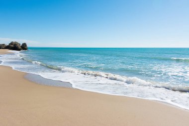 dalgalar, deniz ve güneş Beach Sicilya - arka plan