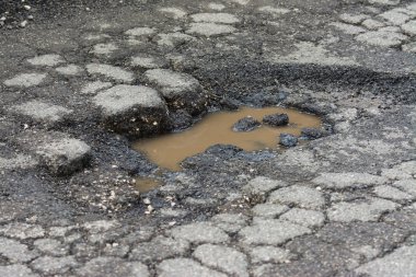Büyük çukur dondurarak neden oldu ve Roma, Italya'yağmur