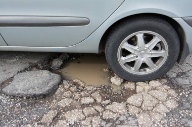 Büyük çukur dondurarak neden oldu ve Roma, Italya'yağmur