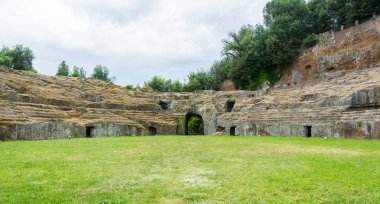 Sutri Lazio, İtalya. Roma dönemi kaya kesme amfi
