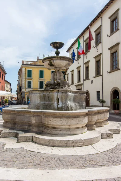 Sutri Lazio Italia Ayuntamiento Fuente Monumento Guerra — Foto de Stock