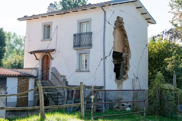 İtalya'da bir deprem tarafından tahrip şehir
