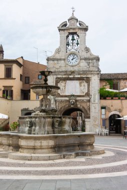 Sutri Lazio, İtalya. Town Hall, Çeşme ve Savaş Anıtı